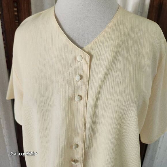Jaclyn Smith pale yellow dressy blouse - Picture 3 of 7